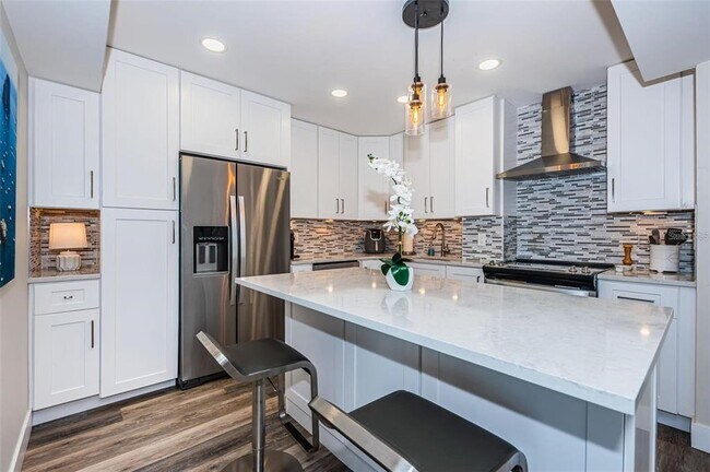 Foto del edificio - 4900 Brittany Dr S