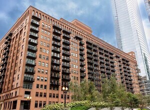 Building Photo - 165 N Canal St