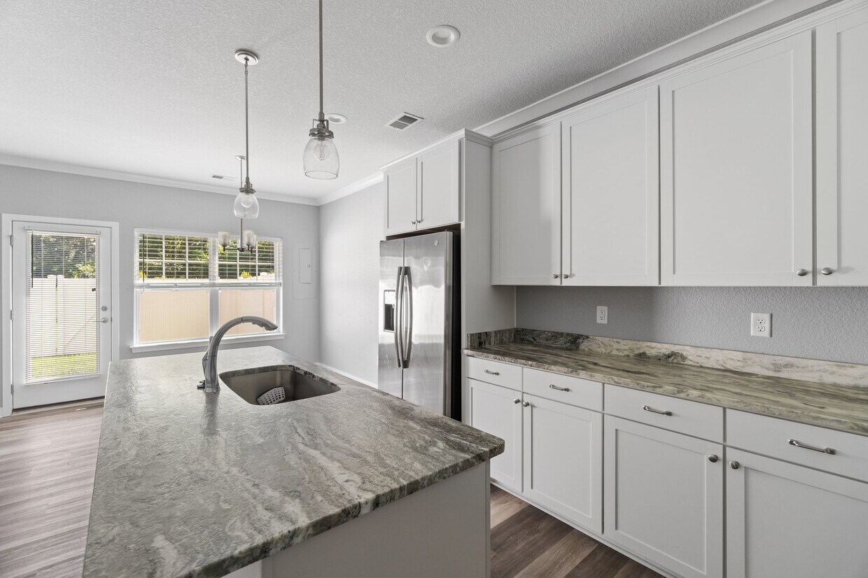 Foto principal - 4724 Kilby Dr