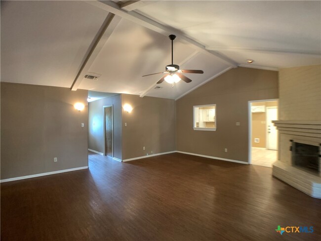 Foto del edificio - 826 Timber Dr