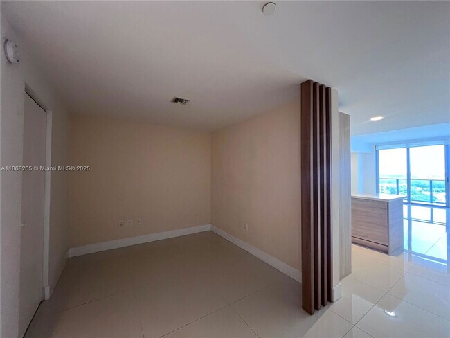Foto del edificio - 16385 Biscayne Blvd