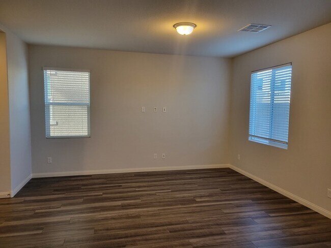 Foto del edificio - Beautiful 4 Bedroom Home in Southwest Vegas!