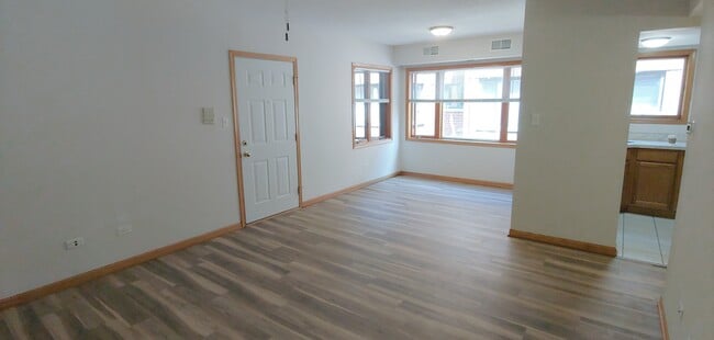 Dining area - 2148 S China Plz