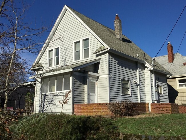 Building Photo - Charming 3 Bedroom, 2 Bath Home in Sellwoo...