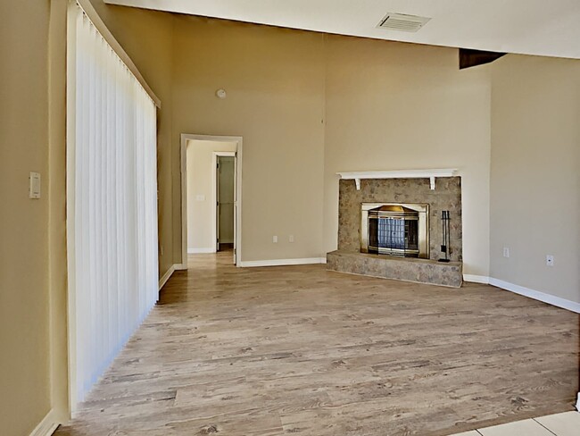 Foto del edificio - 2434 Island Club Way