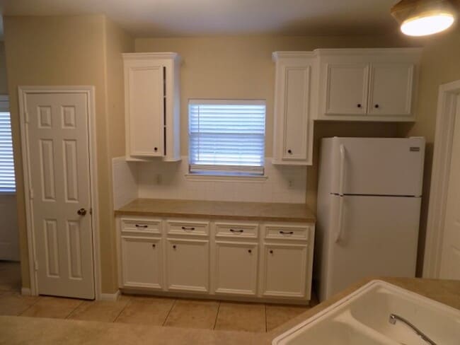 Foto del edificio - 13541 Lake Breeze Ln