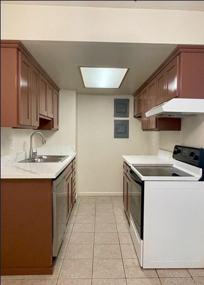 Foto del edificio - 325 Standiford Ave