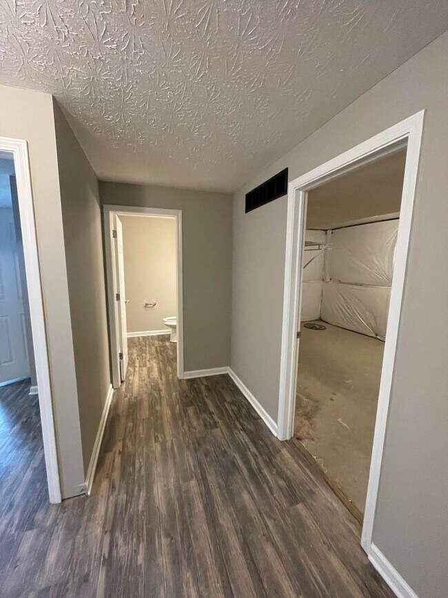 Foto del edificio - 2781 Saturn Dr