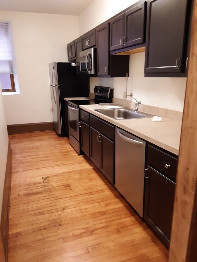 Foto del edificio - 829 E 185th St