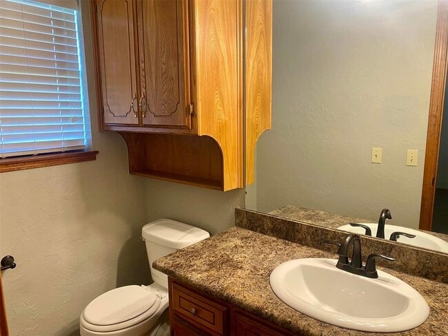 Building Photo - 137 Elmwood Ave