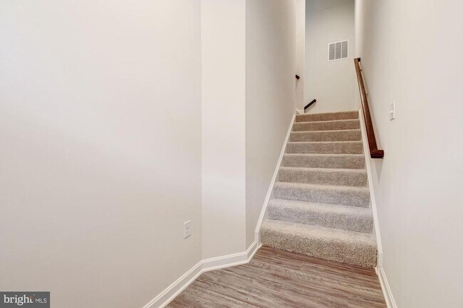 Foto del edificio - 3108 Laurel Hl Rd