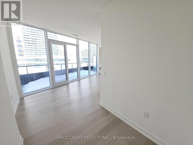 Photo du bâtiment - 448 Burnhamthorpe Rd W