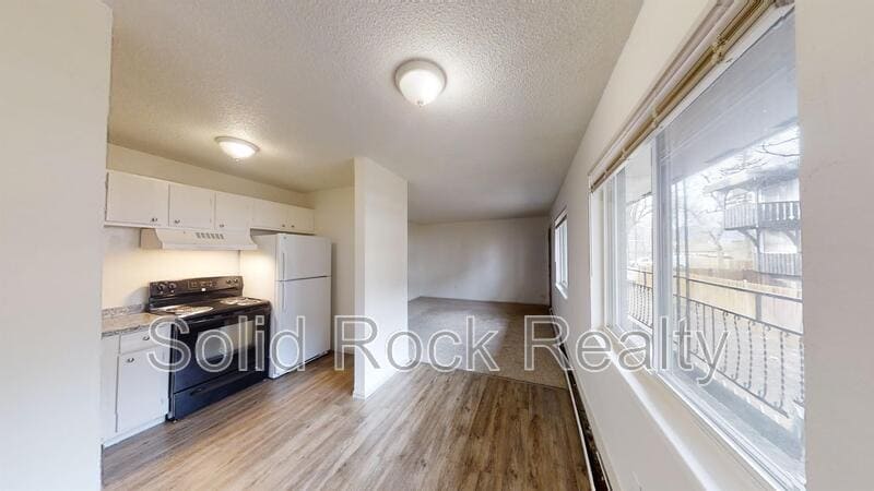 Primary Photo - 1411 S Corona Ave