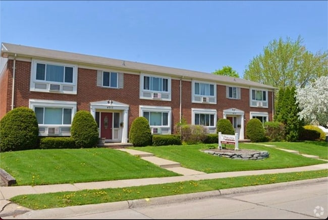 Building Photo - 4915 Briarwood Ave