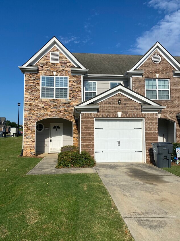 212 Village Dr, Loganville, GA 30052 House for Rent in Loganville, GA