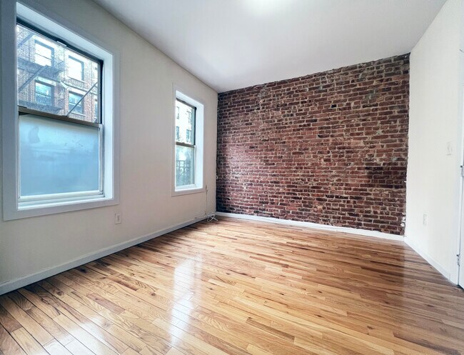 Building Photo - 412 W 129th St