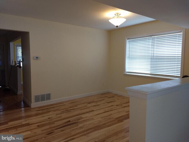 Foto del edificio - 6 Cobblestone Dr