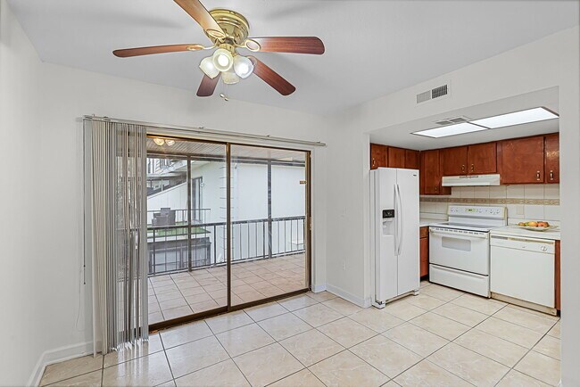 Building Photo - 6095 Village Cir N