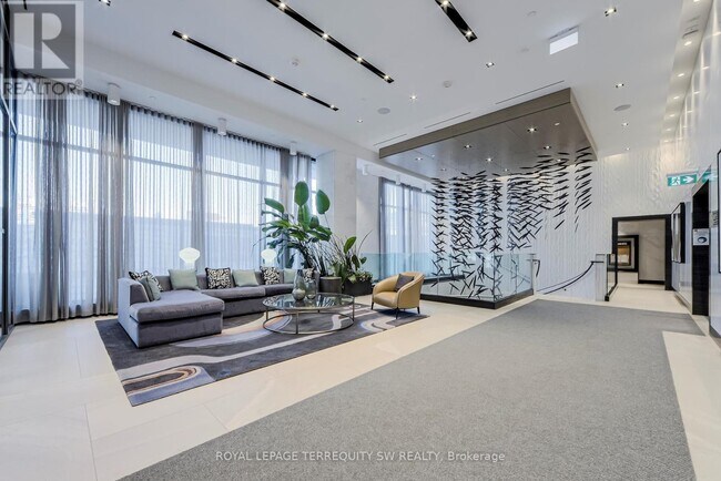 Photo du bâtiment - 1-611 Edgewater Dr