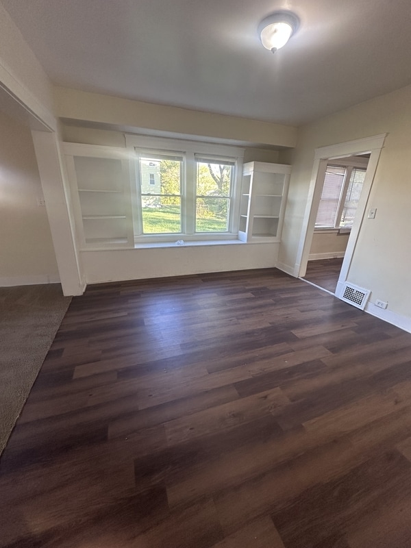 Foto del edificio - 9604 Manor Ave