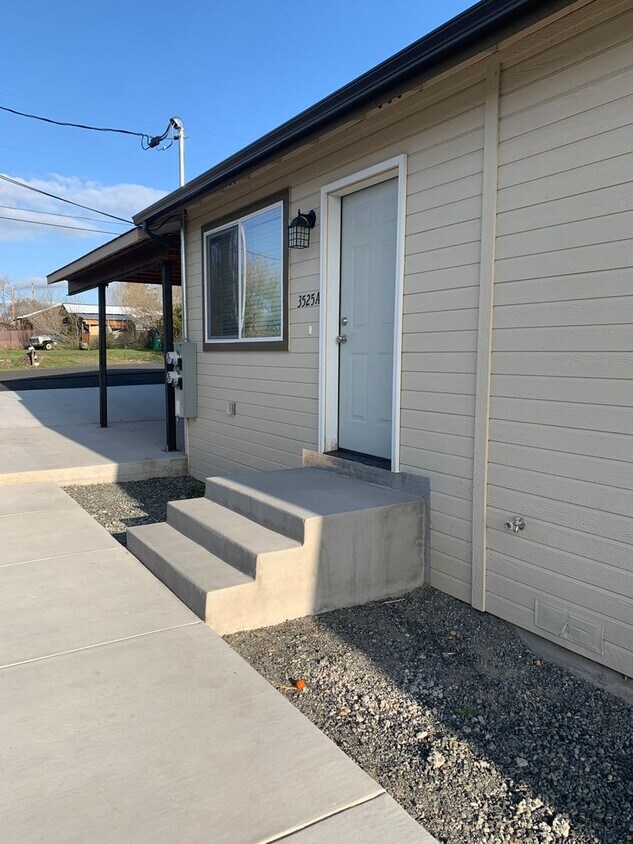 Foto principal - 3525 Chelsea St