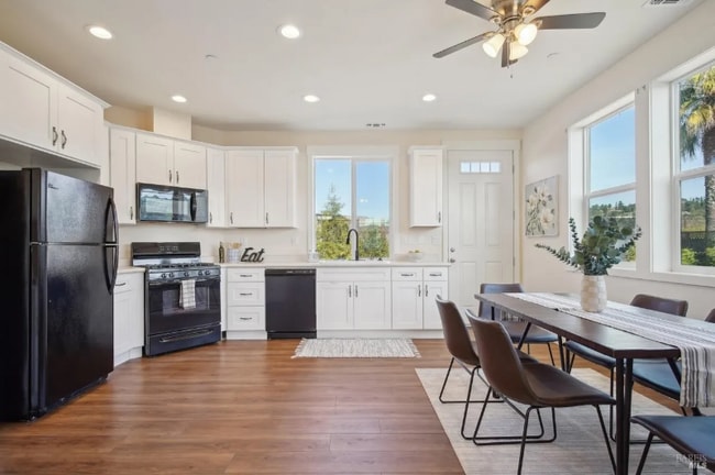 Building Photo - 35 Brighton Ct