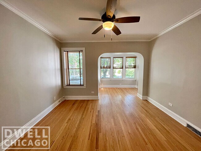 Foto del edificio - 5241 N Christiana Ave
