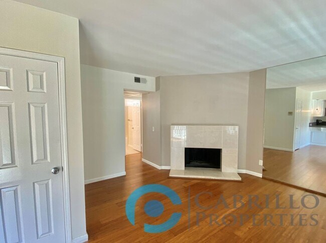 Foto del edificio - Gorgeous 2bd/2ba Condo with In Unit Laundr...
