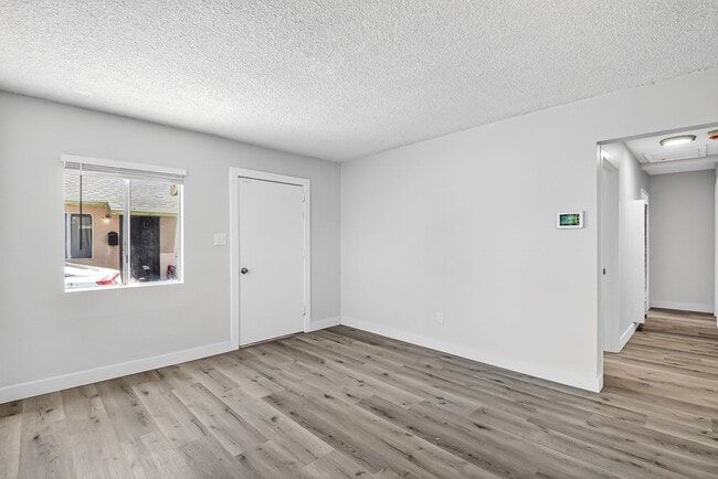 Building Photo - 409 S Harris Ave