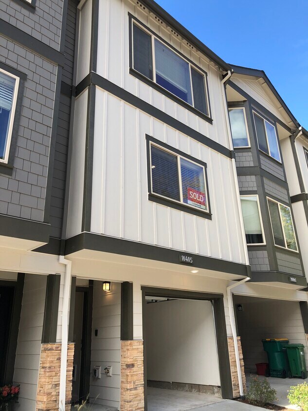 10405 SW Akilean Ter, Tigard, OR 97223 Townhouse for Rent in Tigard, OR