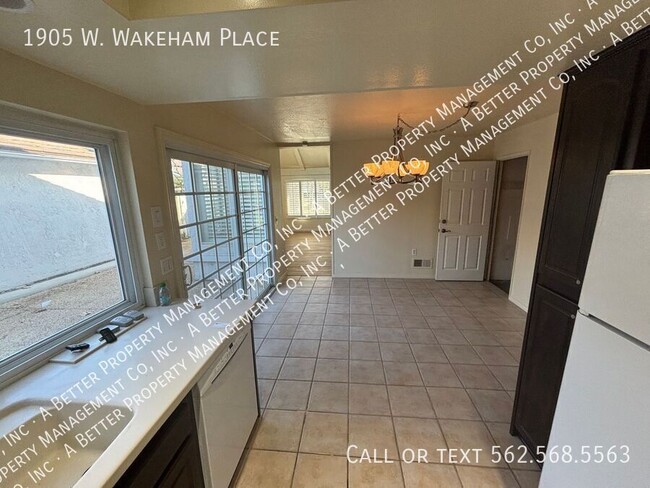 Building Photo - 3 Bed 2 Bath TOWNHOUSE w/Patio, Double Car...