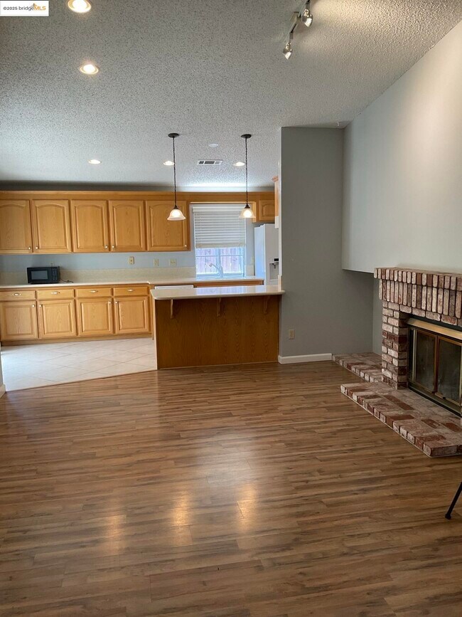 Building Photo - 1741 Gateway Dr