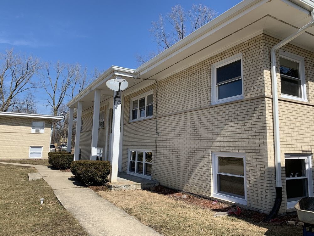 1032 E Division St, Lombard, IL 60148 Room for Rent in Lombard, IL