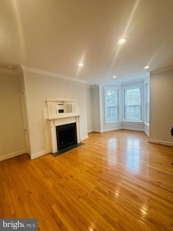 Building Photo - 225 10th St NE