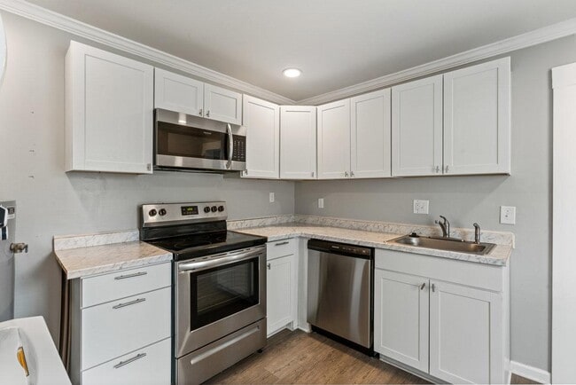 Building Photo - 283 Malvern Dr SW