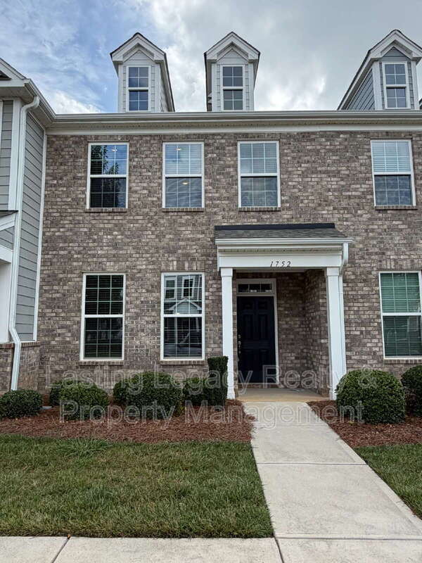 Building Photo - 1752 Eastfall St