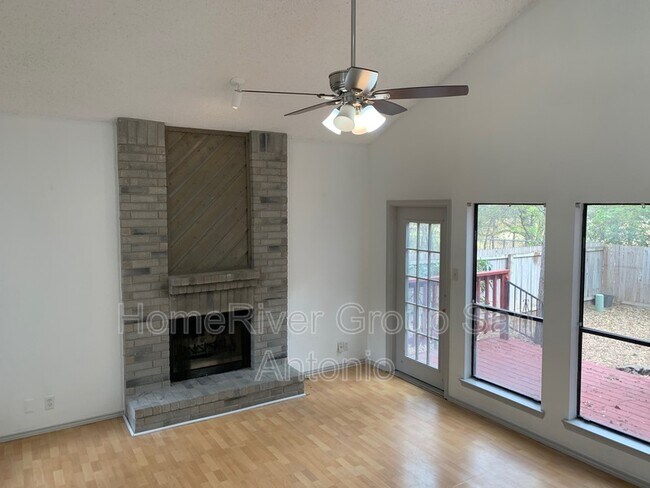 Foto del edificio - 9332 Whisper Point