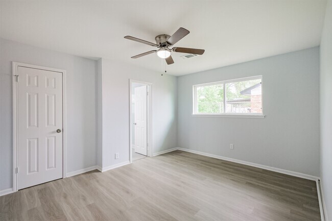 Foto del edificio - 4314 Woodmont Dr