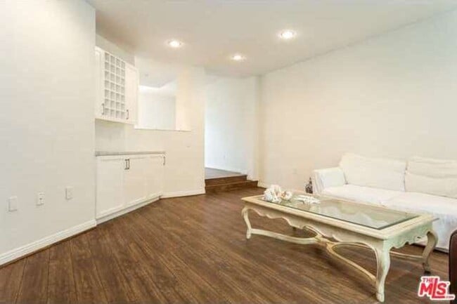 Living Area - 11949 Goshen Ave