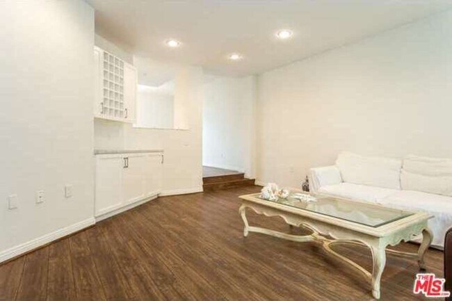 Living Area - 11949 Goshen Ave