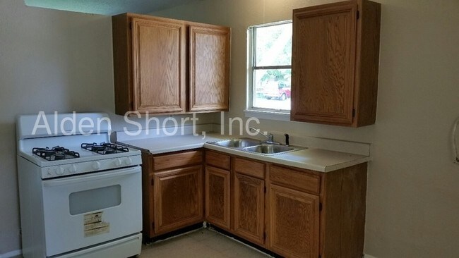 Building Photo - 702 Glenfield Dr
