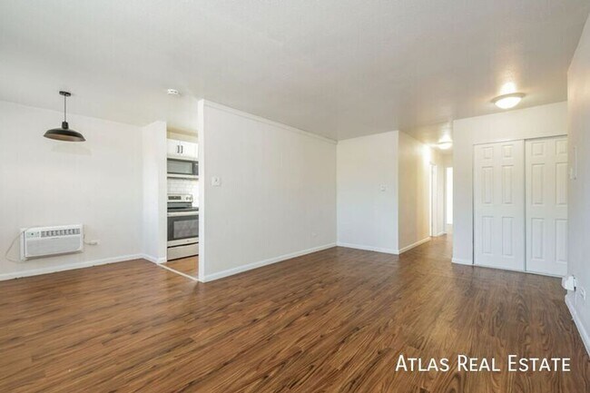 Foto del edificio - 4991 Lowell Blvd