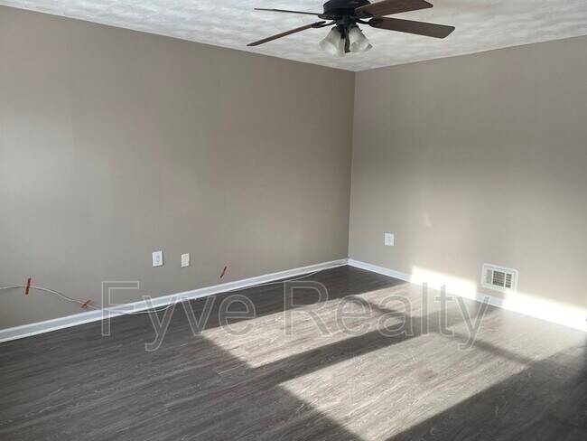 Foto del edificio - 1319 Greyswood Rd
