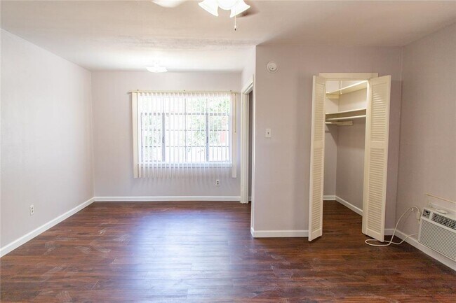 Foto del edificio - 2501 Yoakum Blvd