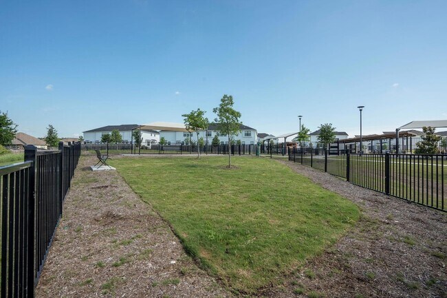 Foto del edificio - 496 Fieldwood Dr