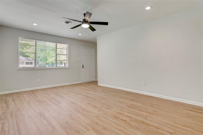 Foto del edificio - 334 Pennington Dr