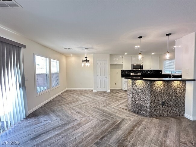 Foto del edificio - 6545 Cedar Waxwing St