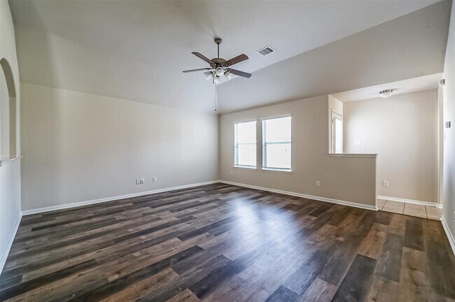 Foto del edificio - 4714 Lake Rim Drive