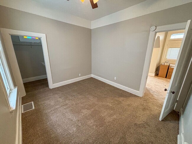 Foto del edificio - 2 Bedroom / 1 Bath Home off 15th and Martha with Off Street Parking!