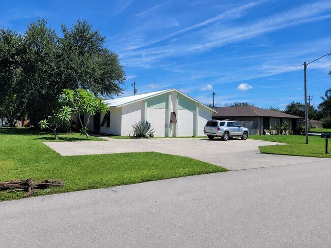 Foto del edificio - 2329 SE 6th Ln